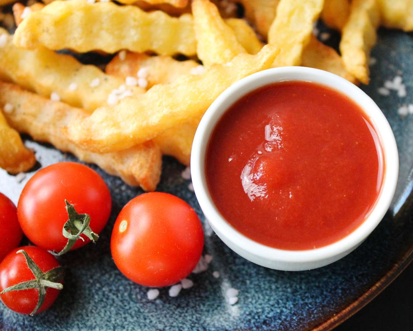 Ketchup-mit-Pommes Ketchup und Pommes