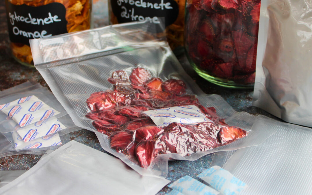 Verschiedene Verpackungsmethoden für Trockenprodukte: Vakuumbeutel, Mylarbeutel, Gläser und Trockenmittel im Vergleich.