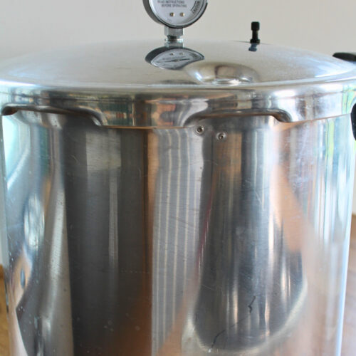 Pressure Canner mit Manometer auf dem Deckel zum Einkochen