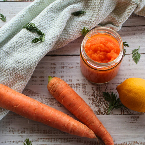 Fruchtige Karottenmarmelade im Glas – leuchtend orange, eingekocht mit Zitrone und natürlich haltbar