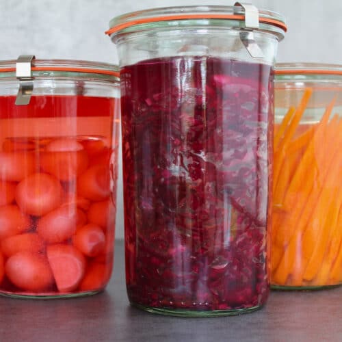 Rotkohl-Kimchi im Weckglas fermentiert mit Karotten und Radieschen